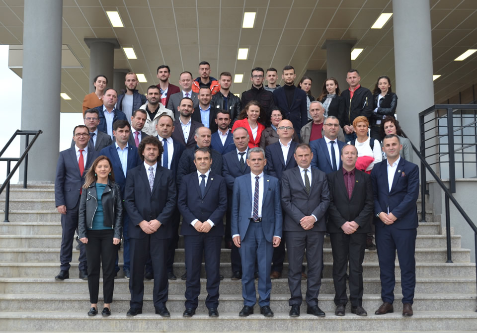 SEERC research associate attends round table discussion on university-industry collaboration in Kosovo