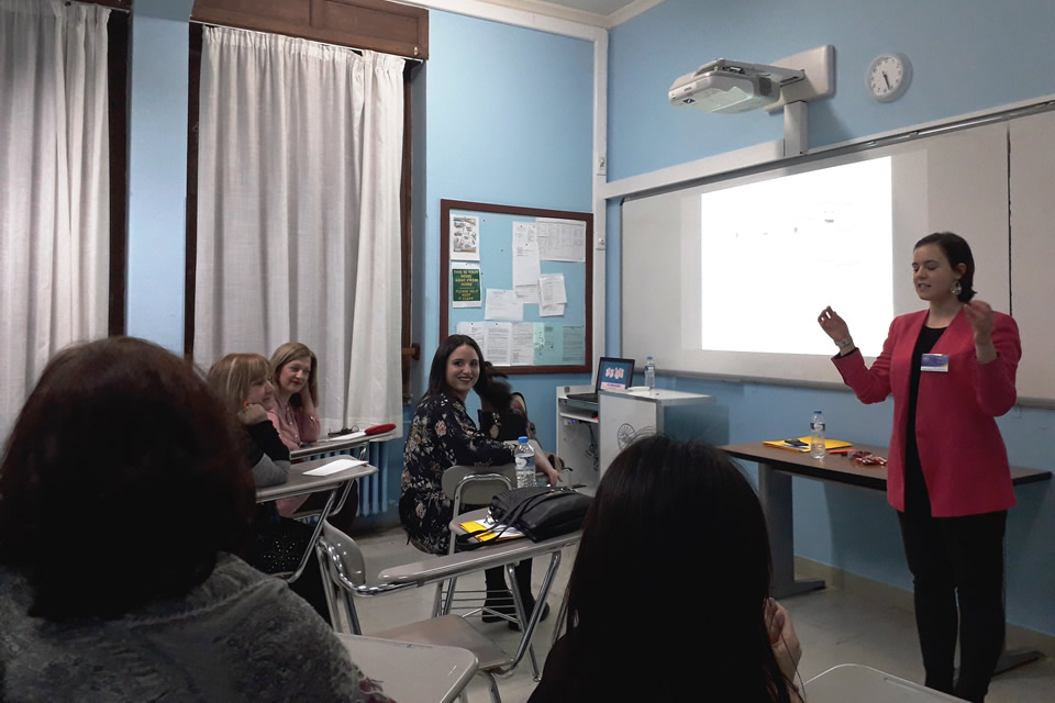 Rina Krasniqi invited us all to overcome our feelings of stress and anxiety during our first week of classes in her session "Let's Ice-break."